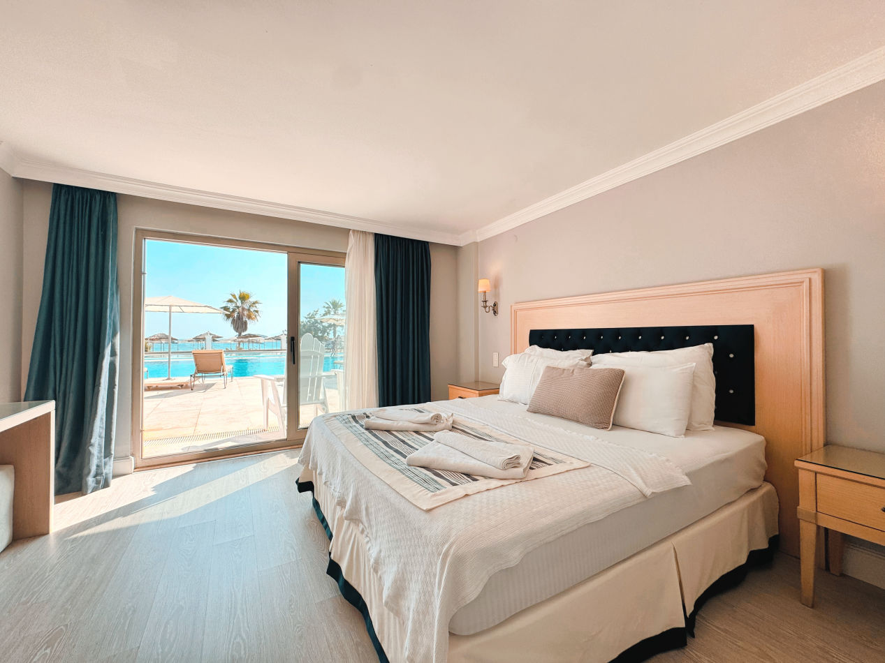 Palm Bay Beach Otel Havuz Manzaralı Oda
