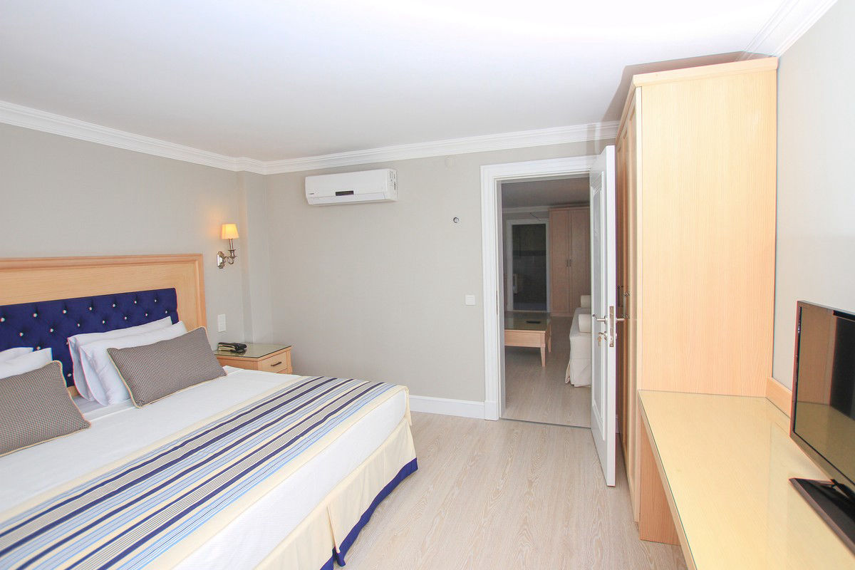 Palm Bay Beach Hotel Deluxe Suit Oda